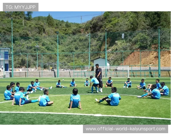 职业俱乐部是否推动球员参与社区公益和志愿服务，足球俱乐部社会公益